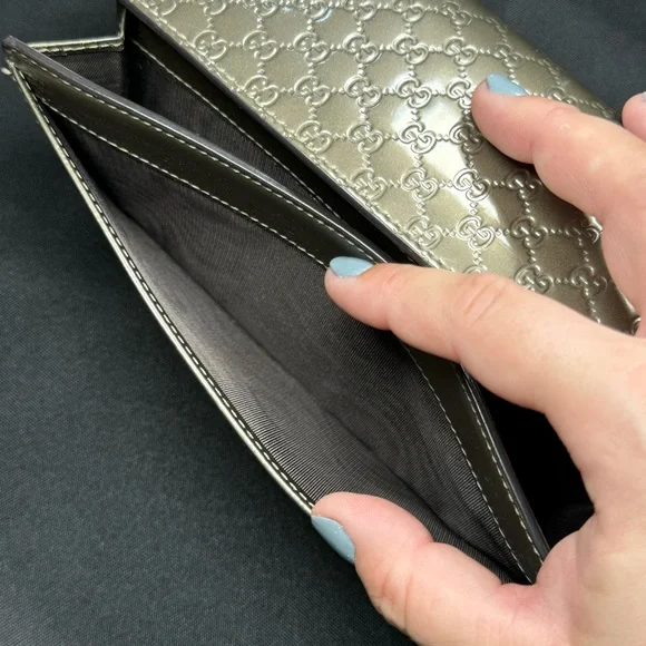 🩶GUCCI Metallic Gray Patent Microguccissima Wallet, Italy🩶 - Picture 13 of 14